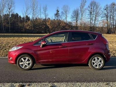 Gebraucht Ford Fiesta Titanium 82 PS (60 kW) 2010 Rot Kleinwagen