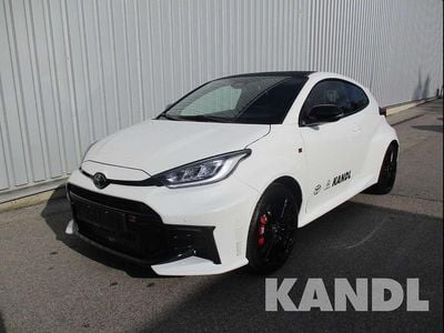 Weiß Gebraucht 2025 Toyota Yaris Limousine | € 57.990