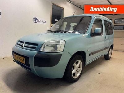 Blau Gebraucht 2003 Citroën Berlingo Van / Kleinbus | € 1.195