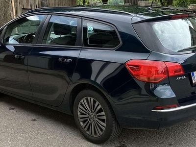 Grün Gebraucht 2014 Opel Astra Kombi | € 6.800 (Teuer)