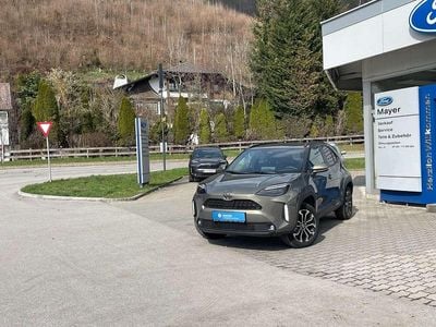 Braun Neu 2025 Toyota Yaris Active Limousine | € 31.390 (Etwas zu teuer)