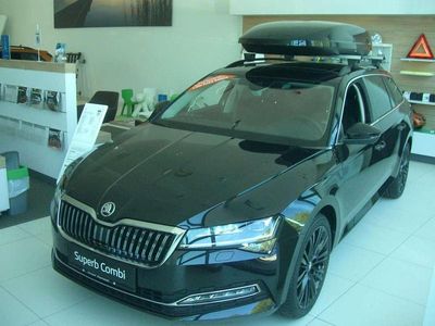 Schwarz metallicperleffektno Gebraucht 2023 Skoda Superb Style Kombi | € 48.990