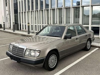 Gebraucht Mercedes E200 118 PS (86 kW) 1992 Silber Limousine