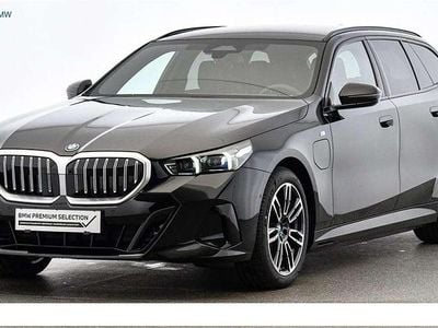 Saphirschwarz Gebraucht 2024 BMW 530e Shadowline Kombi | € 57.920