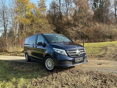 Blau Gebraucht 2019 Mercedes V250 Van / Kleinbus | € 39.900