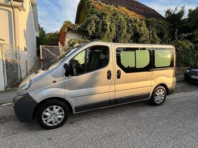 Gebraucht Opel Vivaro 101 PS (74 kW) 2003 Silber Van / Kleinbus