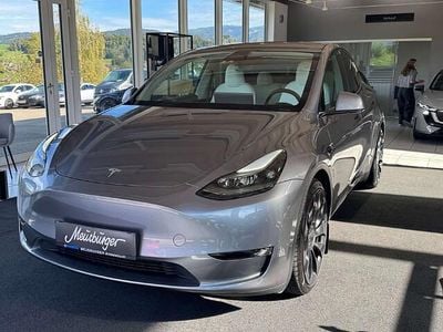 Grau Gebraucht 2024 Tesla Model Y SUV | € 48.999 (Teuer)