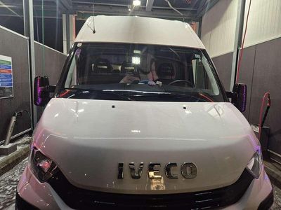 Gebraucht Iveco Daily 136 PS (100 kW) 2018 Weiß Van / Kleinbus