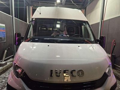 Gebraucht Iveco Daily 136 PS (100 kW) 2018 Weiß Van / Kleinbus