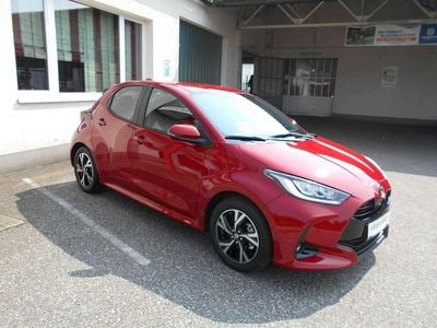 Rot Neu 2025 Toyota Yaris Active Kleinwagen | € 27.290 (Etwas zu teuer)