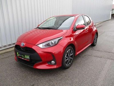 Rot Gebraucht 2024 Toyota Yaris Hybrid Active Limousine | € 19.990 (Superpreis)