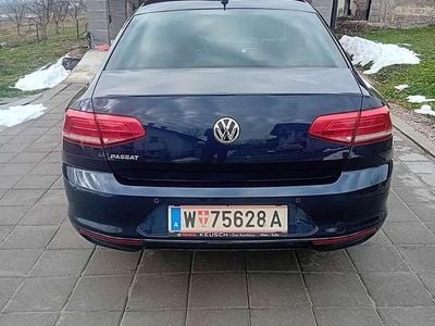 Gebraucht VW Passat Comfortline 150 PS (110 kW) 2016 Blau Limousine