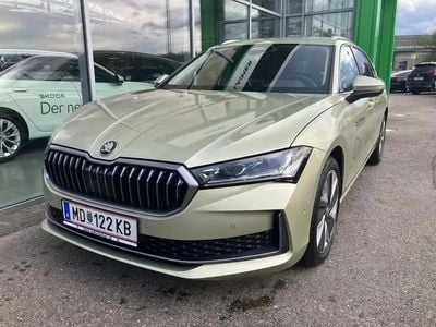 Gebraucht Skoda Superb Selection 150 PS (110 kW) 2024 Mittelgelb  metallic Kombi