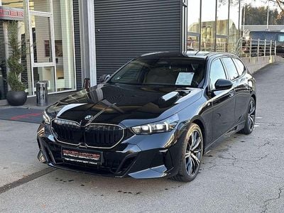 Gebraucht BMW 520 M Sport 208 PS (152 kW) 2025 Saphirschwarz Kombi