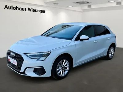 Weiss metallic Gebraucht 2024 Audi A3 Ambiente Limousine | € 32.400 (Teuer)