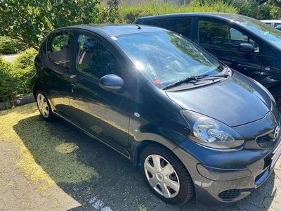 Grau Gebraucht 2012 Toyota Aygo Kleinwagen | € 3.400