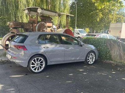 Gebraucht VW Golf Life 131 PS (96 kW) 2020 Grau Limousine