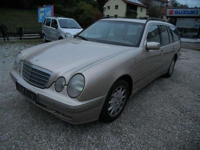 Beige Gebraucht 2001 Mercedes E320 Classic Kombi | € 1.000