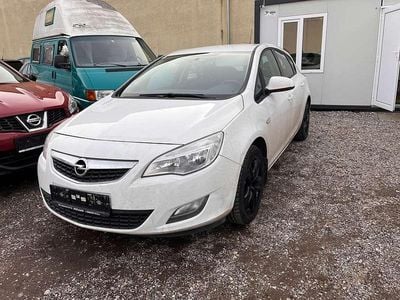 Gebraucht Opel Astra Edition 120 PS (88 kW) 2011 Weiß Kleinwagen