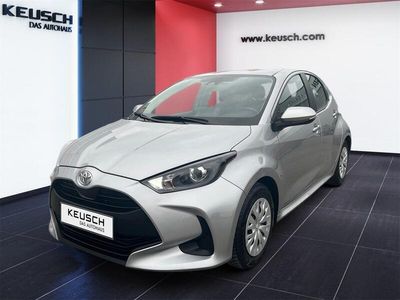 Weiss Gebraucht 2014 Toyota Yaris Active Limousine | € 12.880
