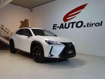 Weiß Gebraucht 2022 Lexus UX 250h SUV | € 31.990