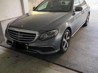 Grau Gebraucht 2016 Mercedes E220 Avantgarde Limousine | € 21.990 (Etwas zu teuer)