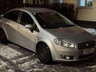 Grau Gebraucht 2008 Fiat Linea Limousine | € 3.700