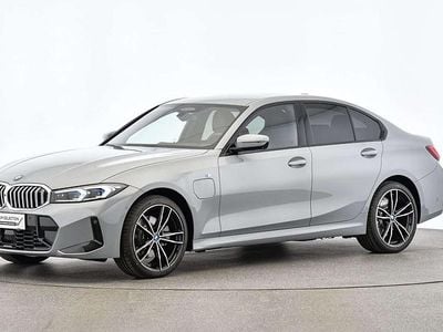 Grau Gebraucht 2024 BMW 330e M Sport Limousine | € 49.990 (Teuer)