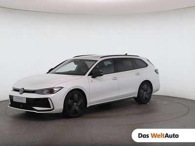 Weiss metallicperleffekt Gebraucht 2025 VW Passat Sport Kombi | € 46.990