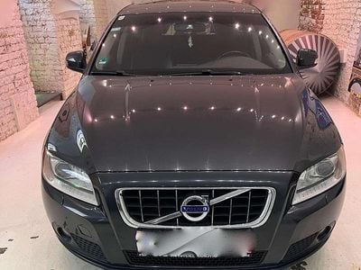 Grau Gebraucht 2010 Volvo V70 Momentum Kombi | € 11.990
