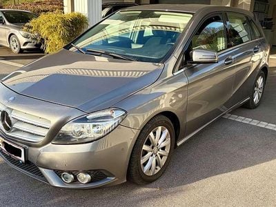 Grau Gebraucht 2013 Mercedes 180 Limousine | € 9.800