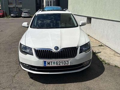 Weiß Gebraucht 2014 Skoda Superb Ambition Kombi | € 12.000 (Teuer)