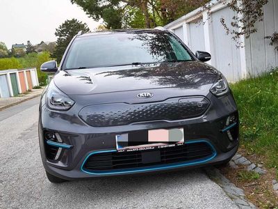 Grau Gebraucht 2020 Kia e-Niro SUV | € 21.400 (Guter Preis)