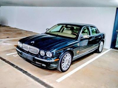 Grün Gebraucht 2005 Jaguar XJ8 Executive Limousine | € 29.990