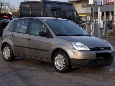 Grau Gebraucht 2002 Ford Fiesta Ambiente Kleinwagen | € 2.700 (Teuer)