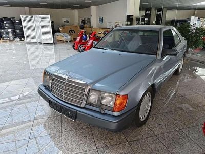 Blau Gebraucht 1989 Mercedes E300 Coupé | € 14.500