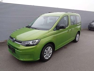 Mittelgrün metallic Gebraucht 2022 VW Caddy Life Van / Kleinbus | € 25.900 (Fairer Preis)