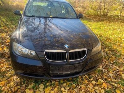 Schwarz Gebraucht 2007 BMW 318 Limousine | € 1.500