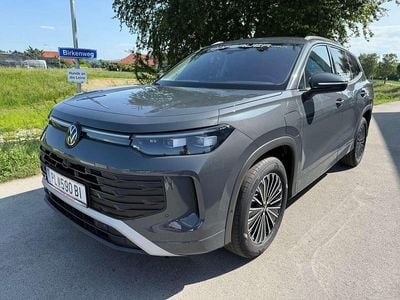 Mittelgrau metallic Neu 2025 VW Tayron SUV | € 49.900 (Guter Preis)