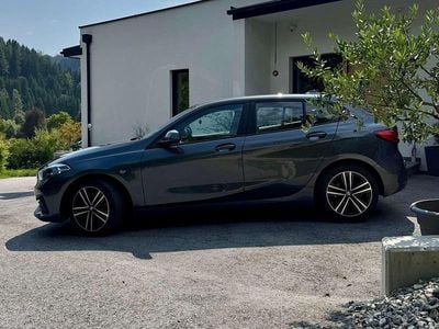 Grau Gebraucht 2019 BMW 118 Kleinwagen | € 19.900 (Fairer Preis)