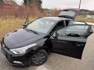 Gebraucht Hyundai i20 Edition 75 PS (55 kW) 2017 Limousine