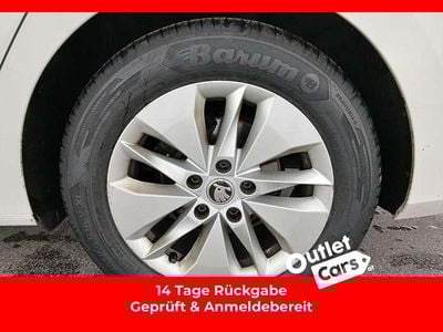 Weiß Gebraucht 2024 Skoda Octavia Ambition Kombi | € 25.950 (Guter Preis)