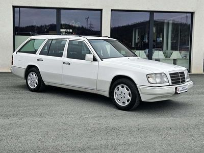 Gebraucht Mercedes E220 150 PS (110 kW) 1994 Weiß Kombi