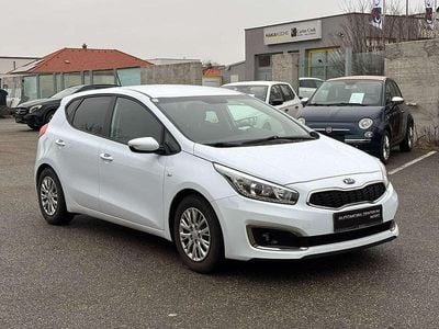 Gebraucht Kia Ceed 101 PS (74 kW) 2015 Weiß Kleinwagen