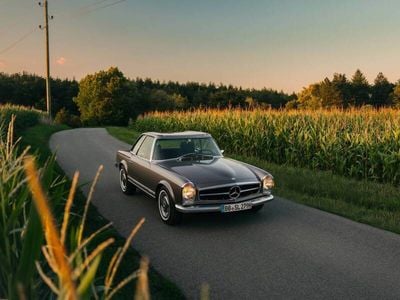 Grau Gebraucht 1971 Mercedes SL280 Cabrio | € 285.000