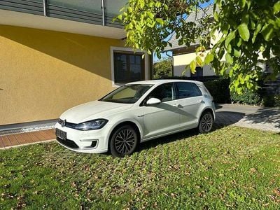 Gebraucht VW e-Golf 100 kW (136 PS) 2017 Weiß Kleinwagen