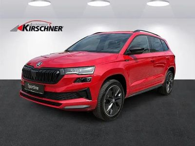 Mittelrot metallic Neu 2025 Skoda Karoq SportLine SUV | € 37.990 (Etwas zu teuer)