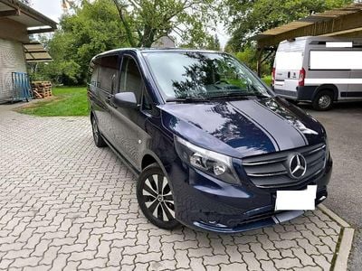 Blau Gebraucht 2022 Mercedes Vito Van | € 45.000 (Teuer)