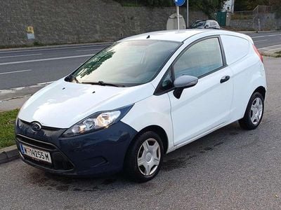 Gebraucht Ford Fiesta Basis 69 PS (50 kW) 2012 Weiß Kleinwagen