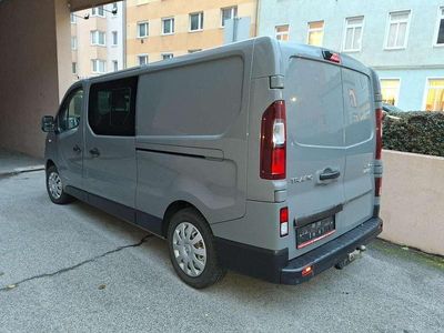 Grau Gebraucht 2016 Renault Trafic Van / Kleinbus | € 23.000